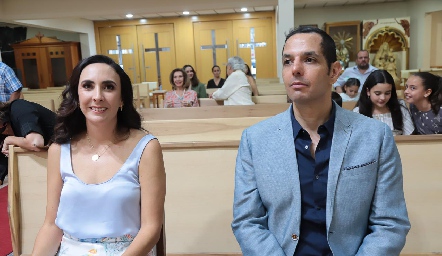  Regina Ibáñez y Armando Gutiérrez, papás de Carlota.
