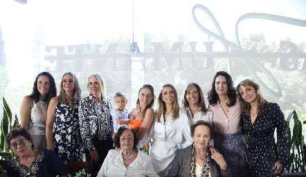  Mariana, Rocío y Griselda Barba, Sara Ortiz, Andrea, Sofía, Armida y Carolina César, Claudia Barba, Martina, Raquel Barba y Armida.
