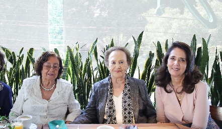  Raquel Barba, Armida y Carolina César.