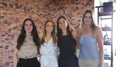  Emma César, Sofía César, Armida Enríquez y Lourdes Robles.