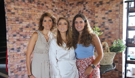  María Dolores Hernández, Sofía César y María Dolores Gómez.