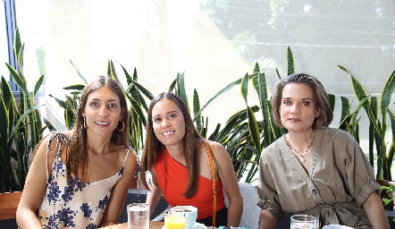  Alejandra Bocard, Nuria Manzo y Laura Monsech.