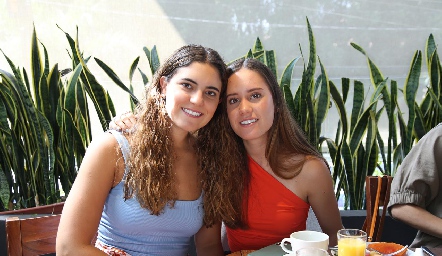  María Dolores Gómez y Nuria Manzo.