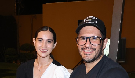  Andres González y Karla Hernández.
