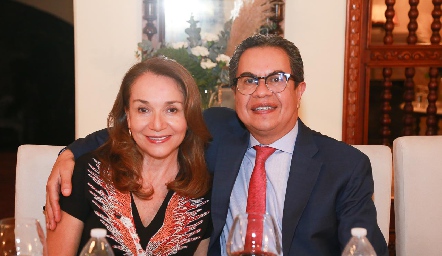  Guadalupe Alvarado de Gómez y Arturo Gómez.