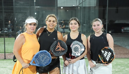  Carla SaucedO, Maribel Torres, Felicia Mercado y Danna Heinze.