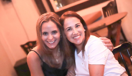  Gloria Medina y Lety Aguilar.