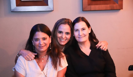  Chelito Padrón, Gloria Medina y Sandra Morelos.