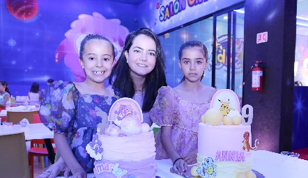  Mariana Meade con sus hijas Mariel y Annia Martínez Meade.
