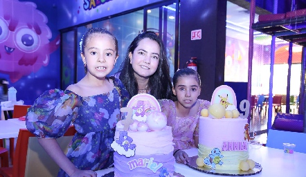  Mariana Meade con sus hijas Mariel y Annia Martínez Meade.