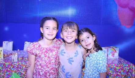  Vale Cortes, Leyre Gallegos y María Inés Herrera.