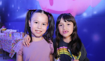  Mari Jo Ávila y Renata Cordero.