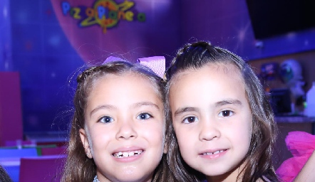  Carlota Rosillo y María Pía Almazán.