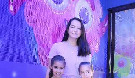  Mariana Meade con sus hijas Mariel y Annia Martínez Meade.