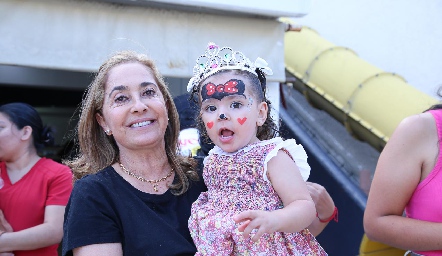  Paty Gaviño con su nieta Cayetana Azcárate.