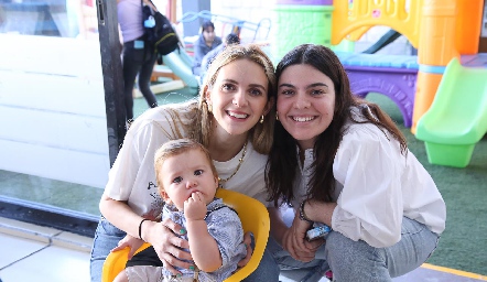  Paola Torre, Catalina y Franco.
