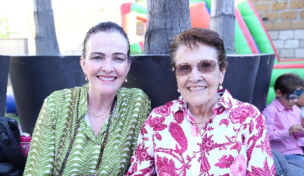  Lourdes Gómez y Gela Valle.