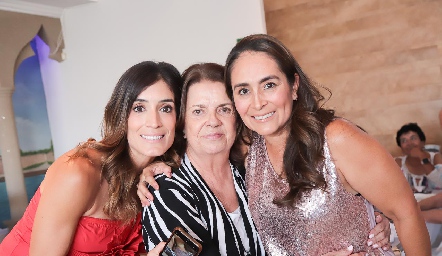  Fernanda Torres, Chayo Sánchez y Cristina Torres.