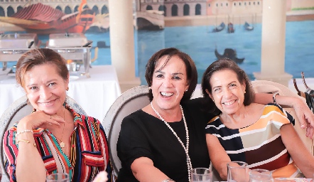  Patricia Vázquez, Lourdes Chevaile y Marilú Núñez.
