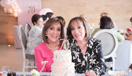  Tere Mier y su hermana Lupita Mier.