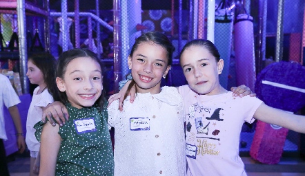  María Valentina, Valentina Valencia y Ana Begoña.