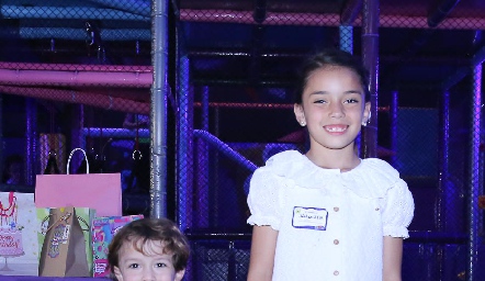  Elías y Valentina Valencia Torres.