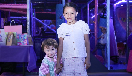  Elías y Valentina Valencia Torres.