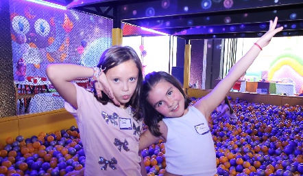  Dana Valdez y Paula Bastida.