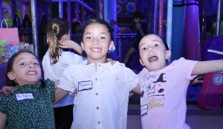  María Valentina, Valentina Valencia y Ana Begoña.