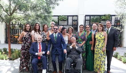  Hermanos Martínez Abaroa con los novios.