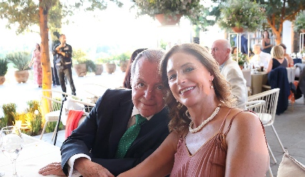  Pepe Velarde y Karla Gutiérrez.