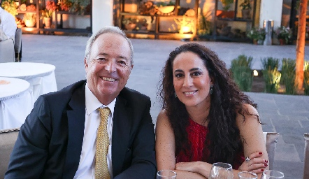  Rodrigo Valez y Vivi Valez.