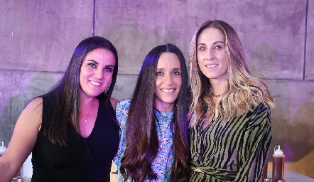 Ana Belén Leboreiro, María Sánchez y Susana Reyes.