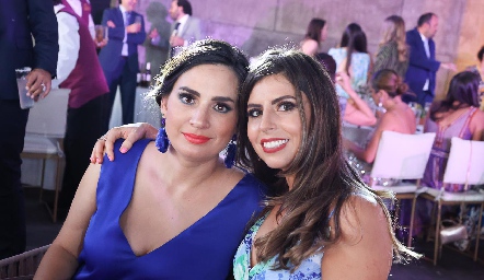  Montserrat Muñiz e Iza Garza.