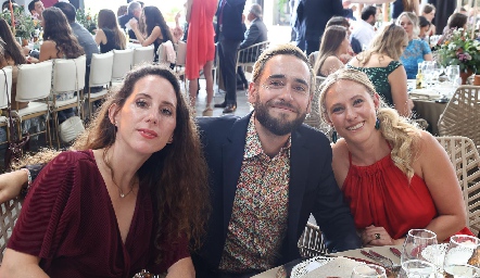  Sofía Arredondo, Santiago Vaca y Katya Stein.