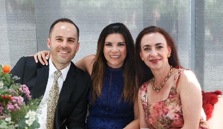  Andrés Cuevas, Valeria Escobar y Mariana Fernández.