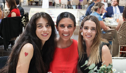  Regina, Lauri y Maribel.