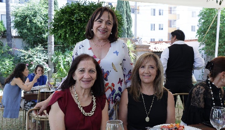  Martha Alcalde, Lucero González y Armida César.