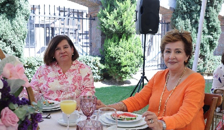 Irma del Carmen de González y Ana Méndez.