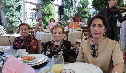  Estela, Gloria y Martha Cosío.