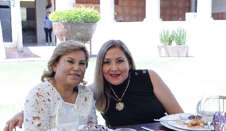  Lupita Romero y Sandra Trejo.