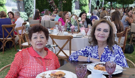  Laura Salas y Rosa Olivia de Dávalos.