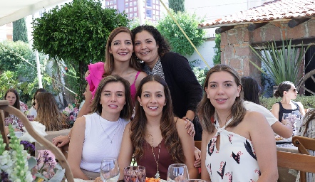  Montserrat Duarte, Eugenia Flores, Julieta González, Mónica Duarte y Alexandra Bocard.