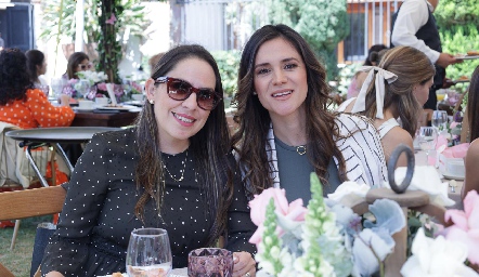  Cecilia Fonseca y Paloma Pachecho.
