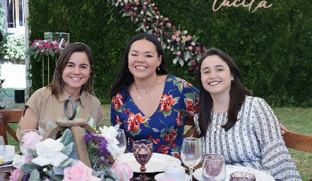  Cecilia, Gina y Fer.