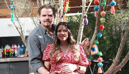  Jacinto Lárraga y Ceci Guevara esperan a su segundo hijo.