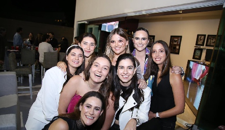 Eugenia Valle con sus amigas de toda la vida.
