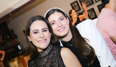  Alejandra Román y Mariana Cervera.