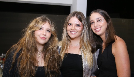  Marina Solana, Regina Solana y Sofía Villanueva.