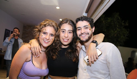  Roberta Rodríguez, Montse de la Vega y Pablo Madrigal.